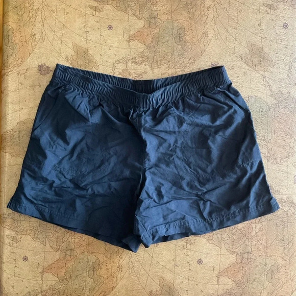 COLUMBIA shorts,  black, with pockets, size medium - Picture 1 of 5